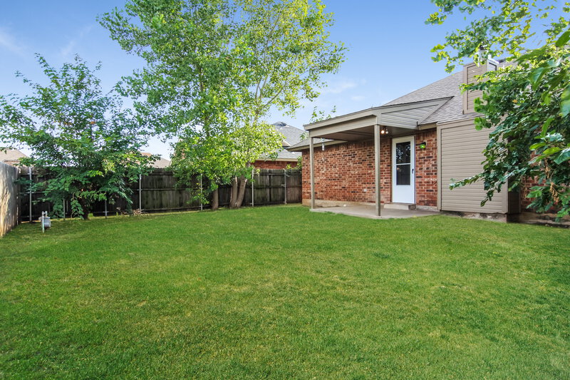 2,080/Mo, 14420 Briarcliff Circle Oklahoma City, OK 73170 Rear View 6