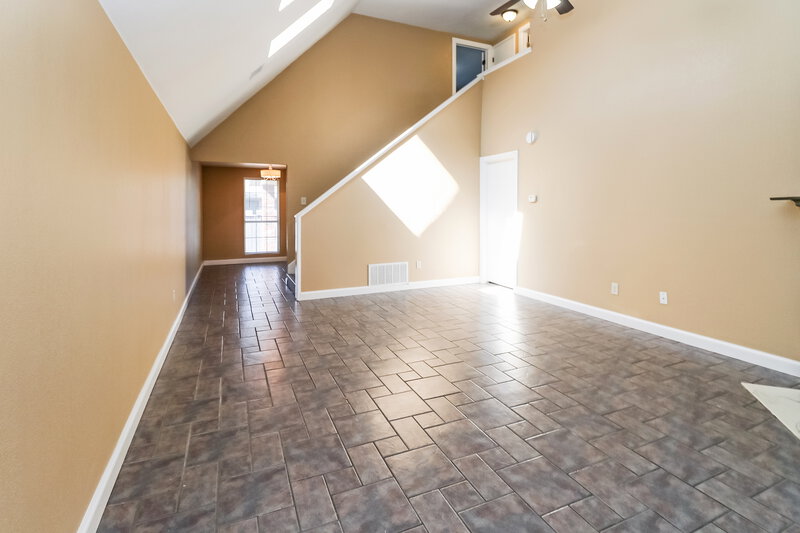 1,610/Mo, 2107 Lakecrest Dr Oklahoma City, OK 73170 Living Room View