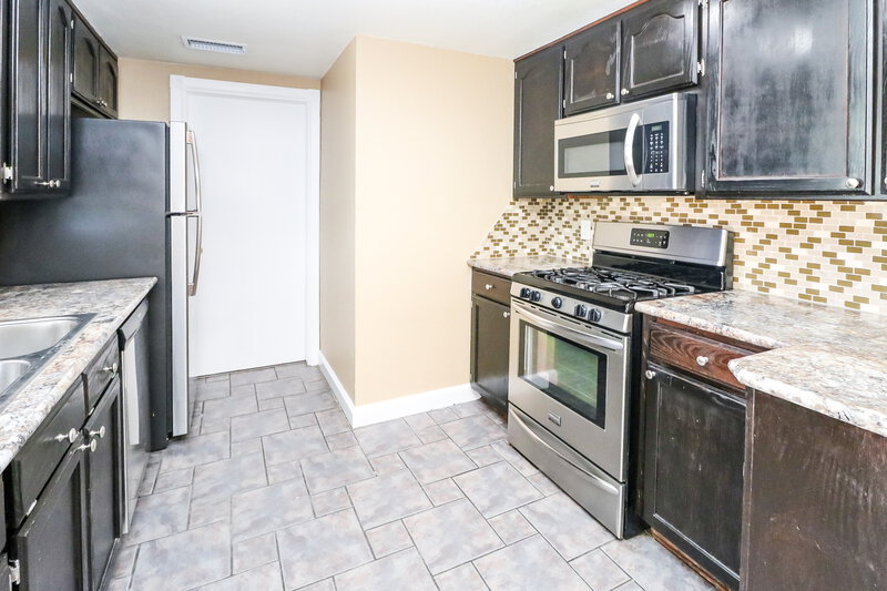 1,610/Mo, 2107 Lakecrest Dr Oklahoma City, OK 73170 Kitchen View 2