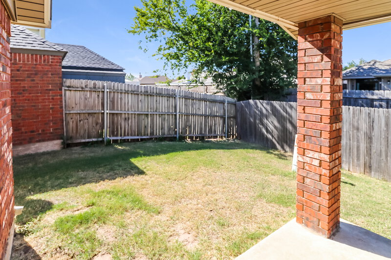 1,610/Mo, 2107 Lakecrest Dr Oklahoma City, OK 73170 Rear View