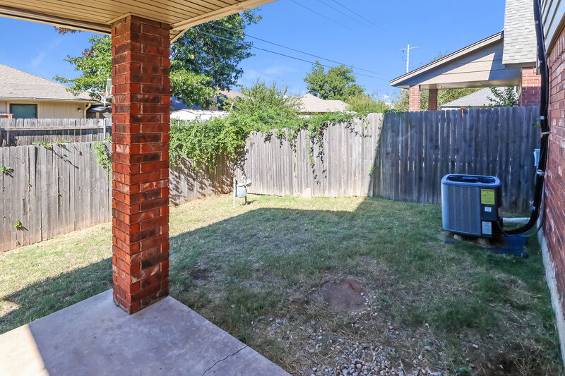 1,610/Mo, 2107 Lakecrest Dr Oklahoma City, OK 73170 Rear View 2