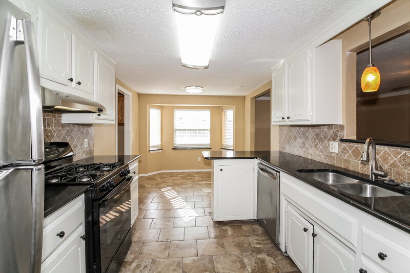 1,495/Mo, 1401 SE 10th St Moore, OK 73160 Kitchen View 2