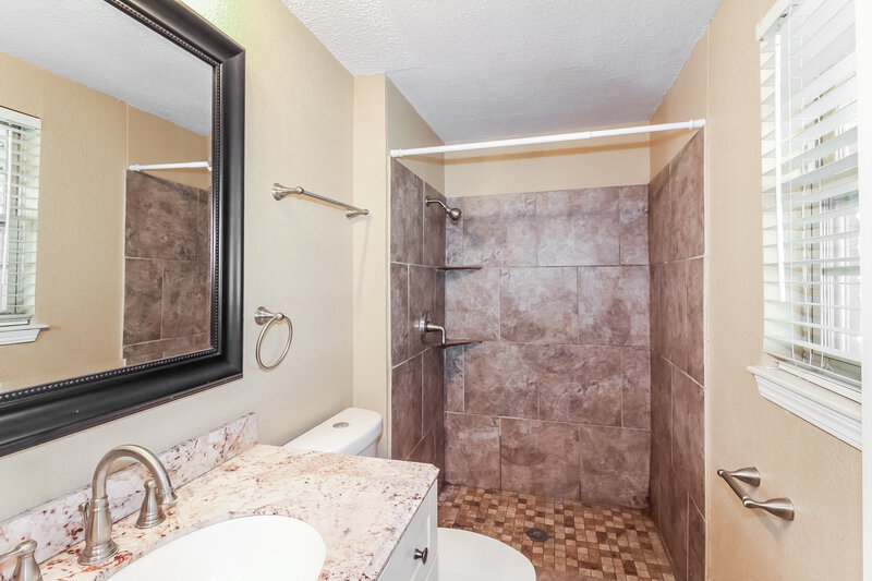 1,495/Mo, 1401 SE 10th St Moore, OK 73160 Main Bathroom View