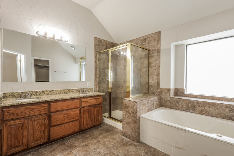 1,585/Mo, 5820 SE 81st St Oklahoma City, OK 73135 Main Bathroom View