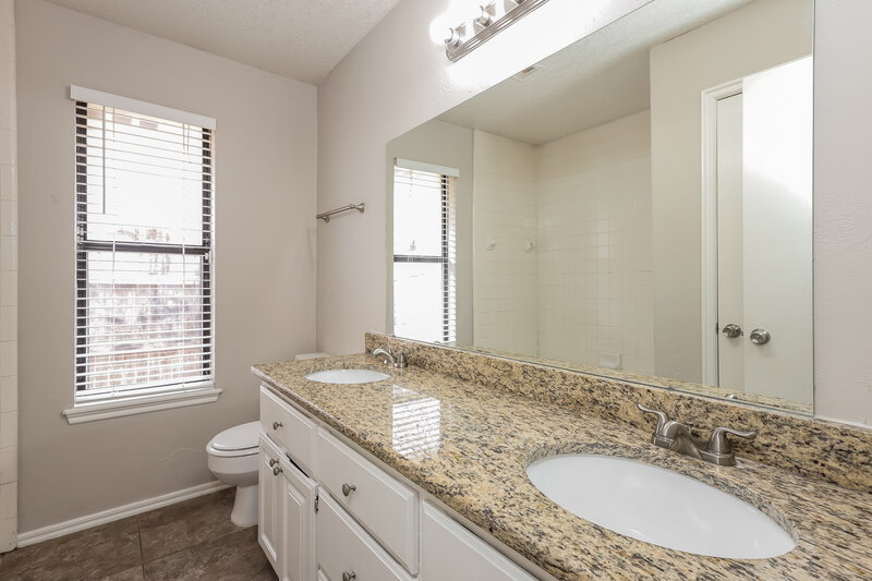 1,585/Mo, 5820 SE 81st St Oklahoma City, OK 73135 Bathroom View