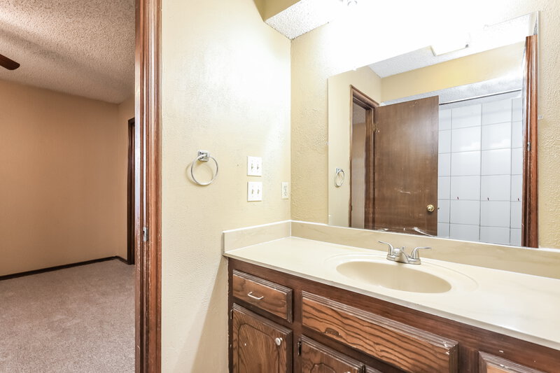 1,435/Mo, 13309 Turtle Creek Dr Oklahoma City, OK 73170 Main Bathroom View