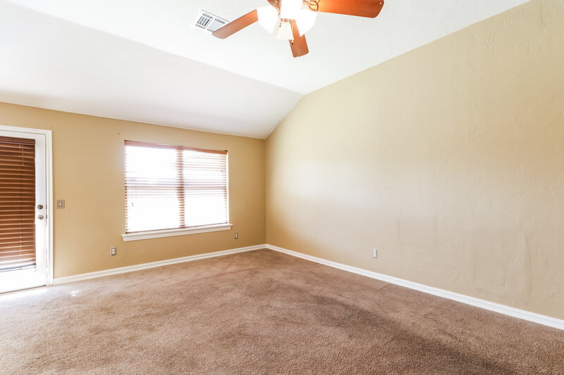 1,680/Mo, 7913 Eagle Circle Oklahoma City, OK 73135 Living Room View 5