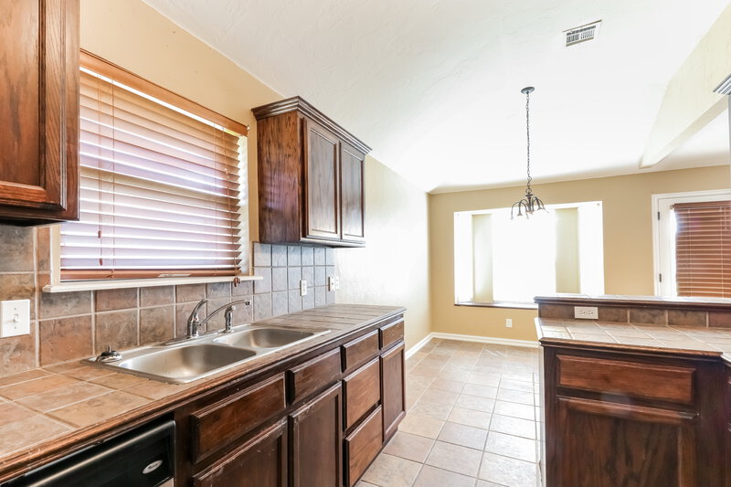 1,680/Mo, 7913 Eagle Circle Oklahoma City, OK 73135 Kitchen View 2