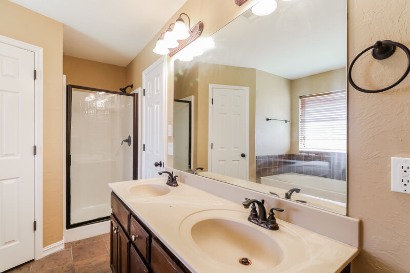 1,680/Mo, 7913 Eagle Circle Oklahoma City, OK 73135 Master Bathroom View 2