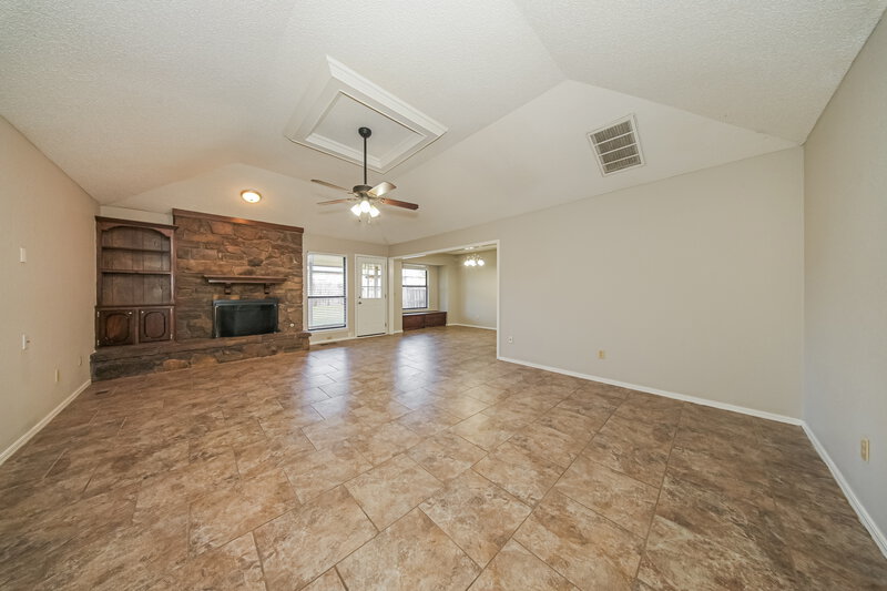 1,705/Mo, 4109 Windward Way Yukon, OK 73099 Living Room View 2