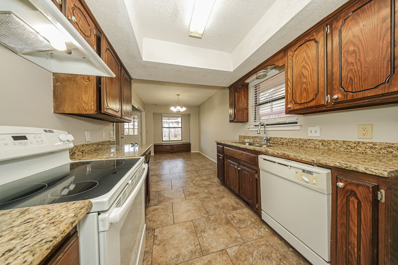 1,705/Mo, 4109 Windward Way Yukon, OK 73099 Kitchen View 2