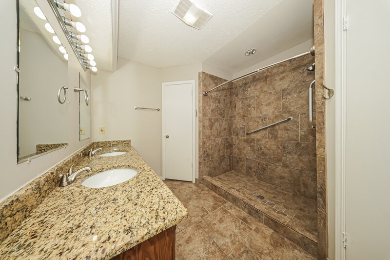 1,705/Mo, 4109 Windward Way Yukon, OK 73099 Bathroom View