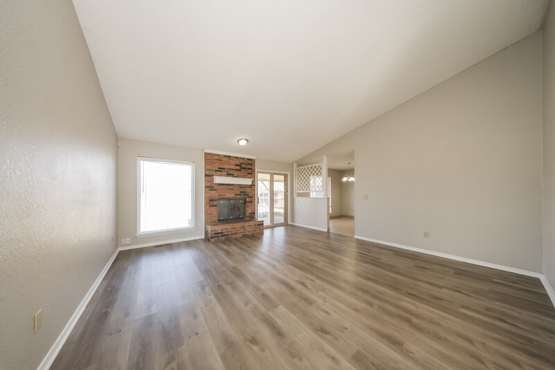 1,440/Mo, 1353 Oswego Dr Yukon, OK 73099 Living Room View 2