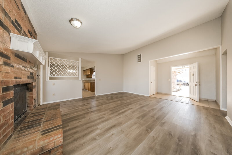 1,440/Mo, 1353 Oswego Dr Yukon, OK 73099 Living Room View 3