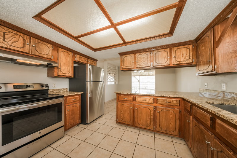 1,440/Mo, 1353 Oswego Dr Yukon, OK 73099 Kitchen View 2