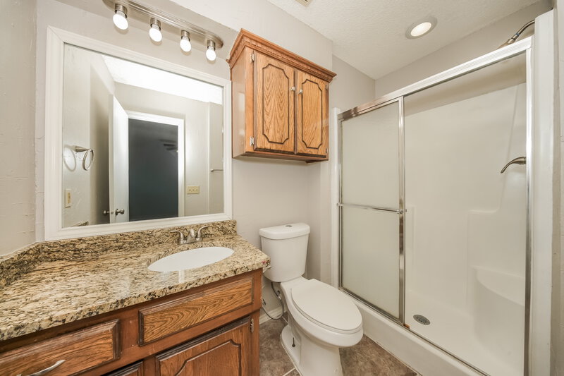 1,440/Mo, 1353 Oswego Dr Yukon, OK 73099 Main Bathroom View