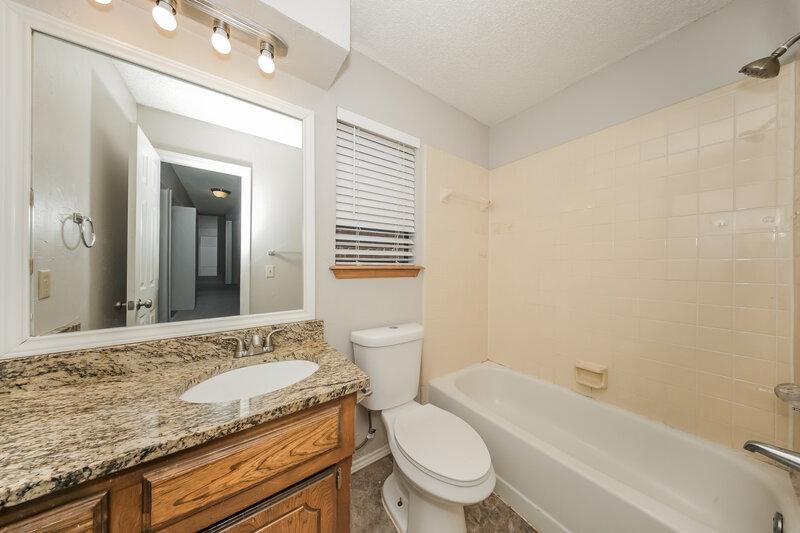 1,440/Mo, 1353 Oswego Dr Yukon, OK 73099 Bathroom View