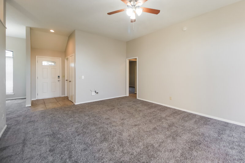 1,480/Mo, 8529 SW 37th St Oklahoma City, OK 73179 Living Room View