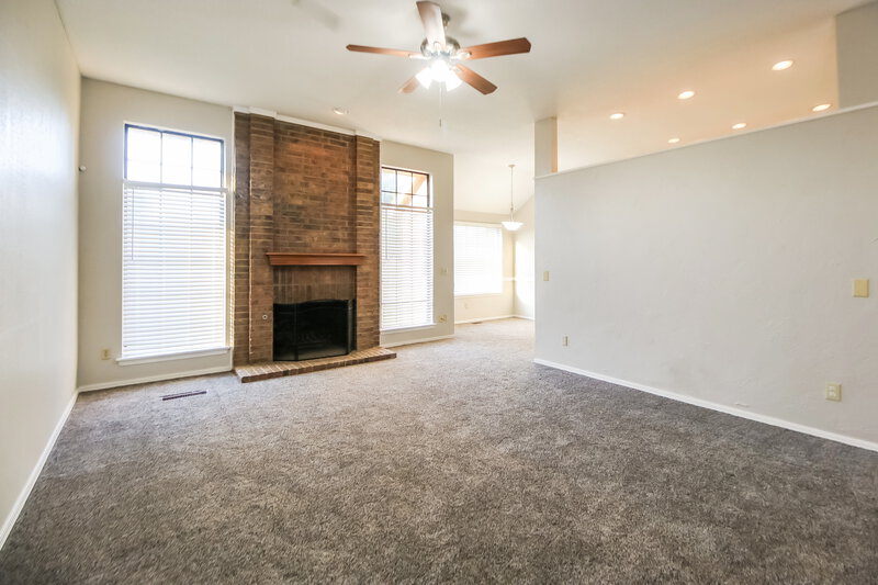 1,480/Mo, 8529 SW 37th St Oklahoma City, OK 73179 Living Room View 2