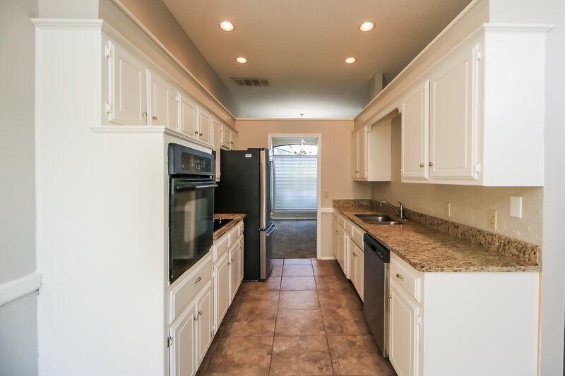 1,480/Mo, 8529 SW 37th St Oklahoma City, OK 73179 Kitchen View