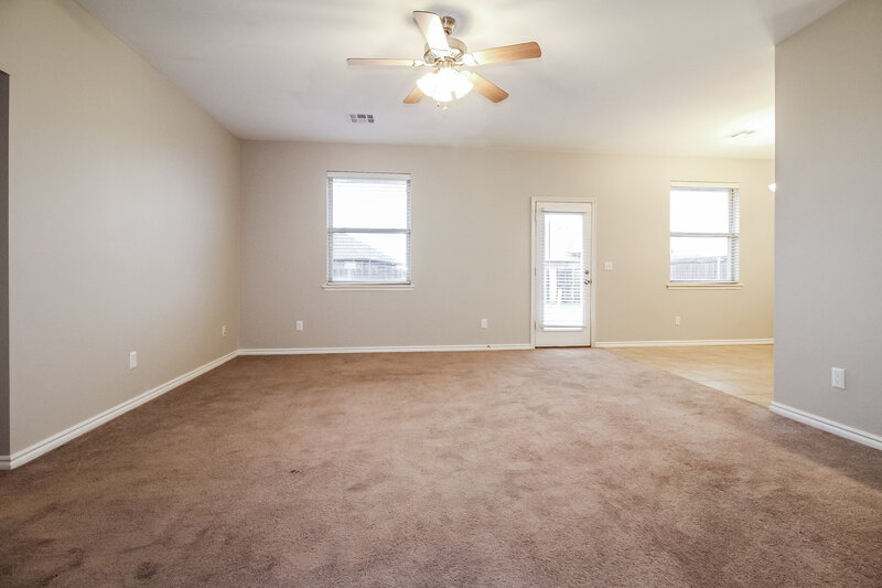 1,470/Mo, 10609 SW 32nd St Yukon, OK 73099 Living Room View 2