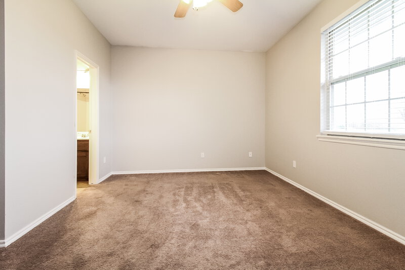 1,470/Mo, 10609 SW 32nd St Yukon, OK 73099 Main Bedroom View 2