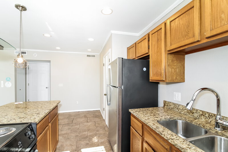 1,755/Mo, 1024 SW 101st St Oklahoma City, OK 73139 Kitchen View