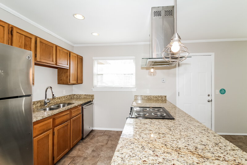 1,755/Mo, 1024 SW 101st St Oklahoma City, OK 73139 Kitchen View 3