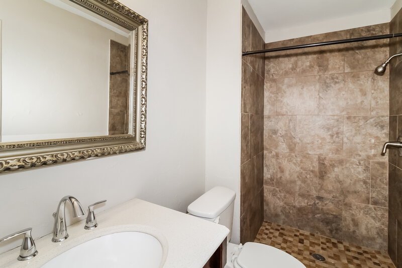 1,755/Mo, 1024 SW 101st St Oklahoma City, OK 73139 Main Bathroom View