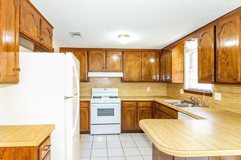 1,010/Mo, 4213 Se 48th Terr Oklahoma City, OK 73135 Kitchen View