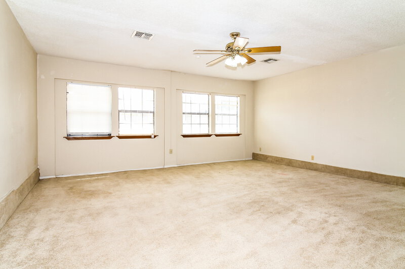 1,010/Mo, 4213 Se 48th Terr Oklahoma City, OK 73135 Family Room View