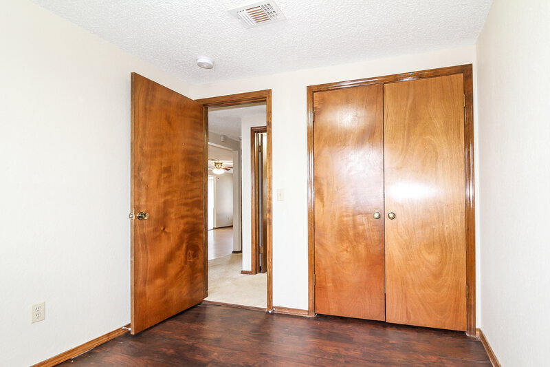 1,010/Mo, 4213 Se 48th Terr Oklahoma City, OK 73135 Bedroom View 4