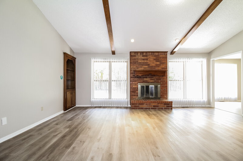 1,410/Mo, 5037 Burntwood Dr Oklahoma City, OK 73135 Living Room View 2