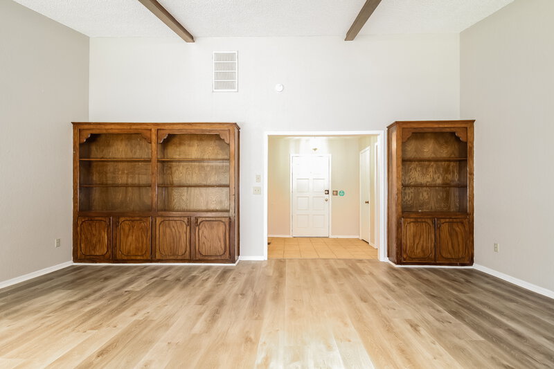 1,410/Mo, 5037 Burntwood Dr Oklahoma City, OK 73135 Living Room View 3