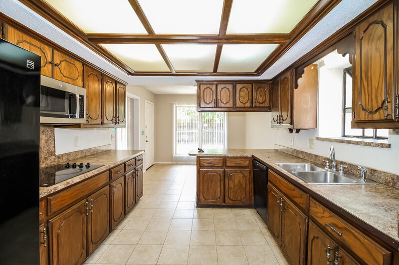 1,410/Mo, 5037 Burntwood Dr Oklahoma City, OK 73135 Kitchen View