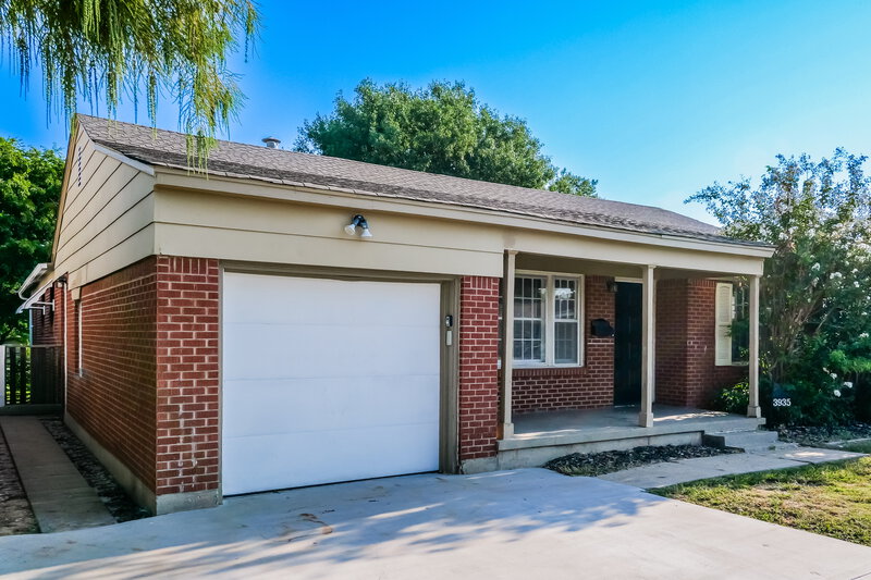 1,320/Mo, 3935 Nw 27th Oklahoma City, OK 73107 Front View