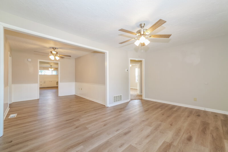 1,320/Mo, 3935 Nw 27th Oklahoma City, OK 73107 Living Room View 2