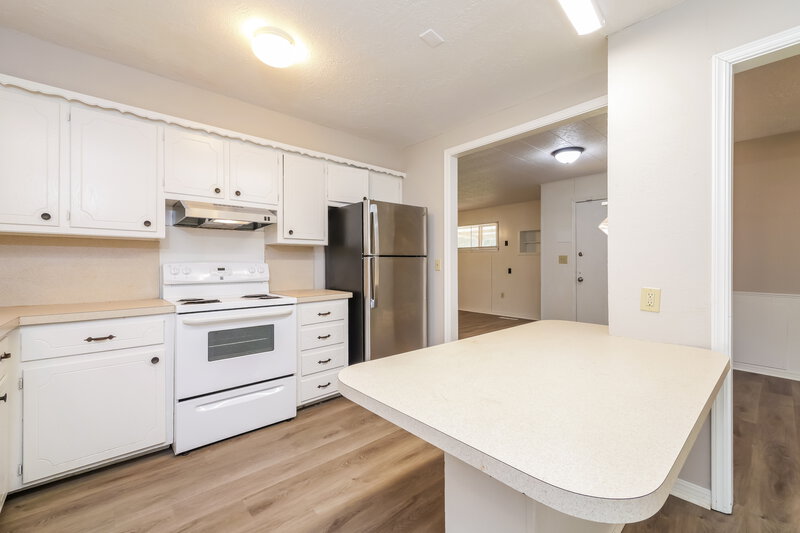 1,320/Mo, 3935 Nw 27th Oklahoma City, OK 73107 Kitchen View