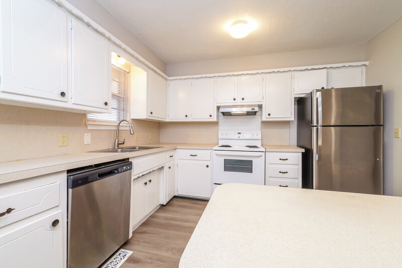 1,320/Mo, 3935 Nw 27th Oklahoma City, OK 73107 Kitchen View 2