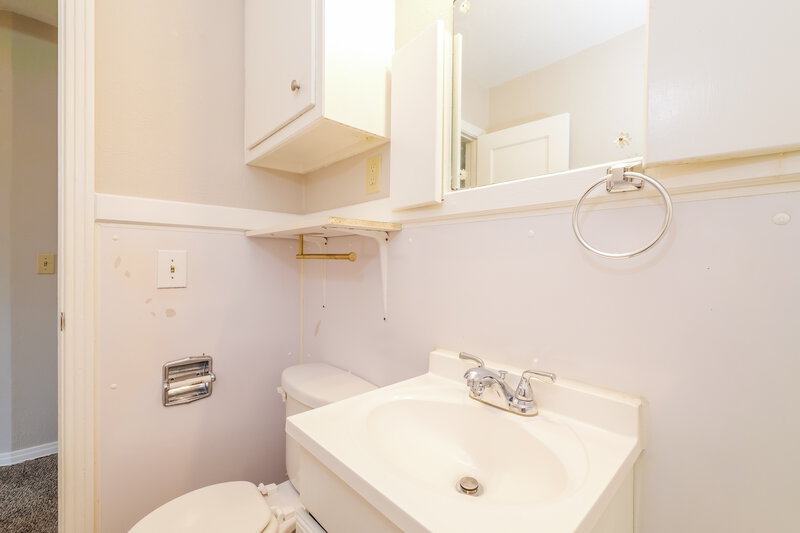 1,320/Mo, 3935 Nw 27th Oklahoma City, OK 73107 Bathroom View