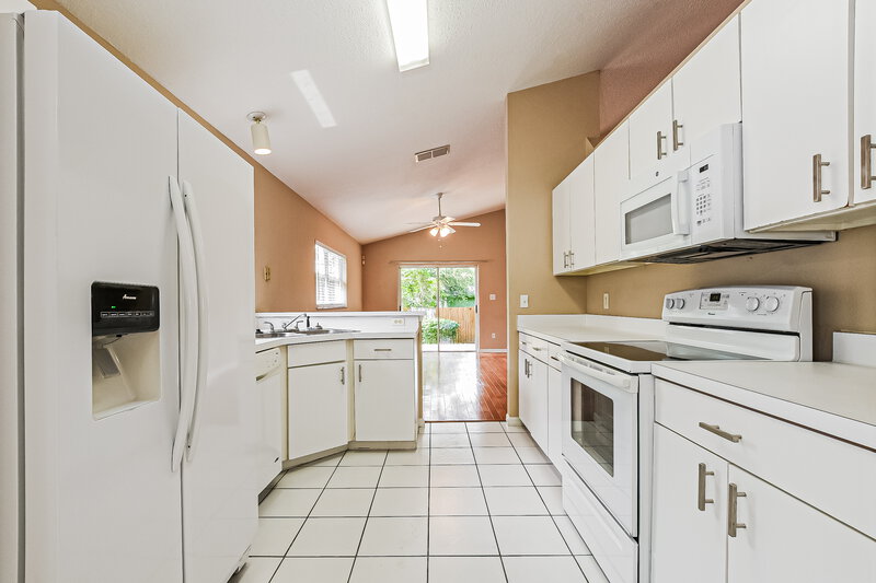 3,620/Mo, 10129 Dean Point Pl Orlando, FL 32825 Kitchen View