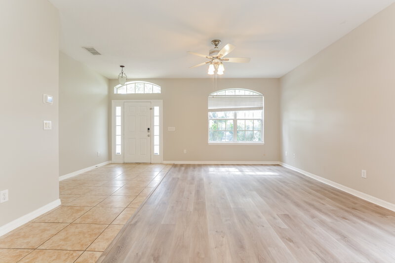 2,220/Mo, 416 Marathon Ln Sanford, FL 32771 Living Room View 2