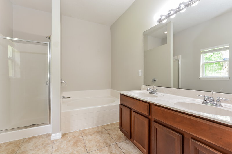 2,220/Mo, 416 Marathon Ln Sanford, FL 32771 Main Bathroom View