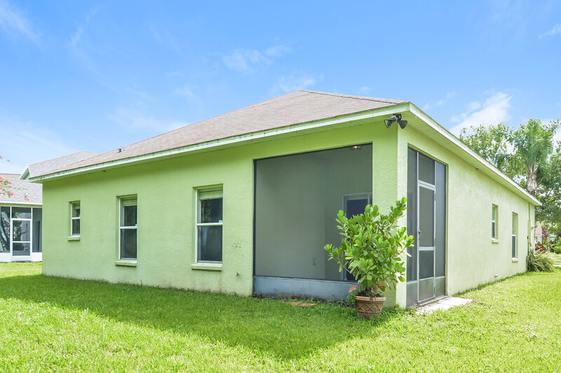 2,220/Mo, 416 Marathon Ln Sanford, FL 32771 Rear View
