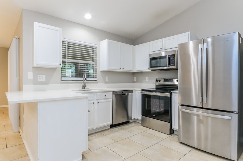 2,085/Mo, 10433 Calle de Flores Dr Clermont, FL 34711 Kitchen View