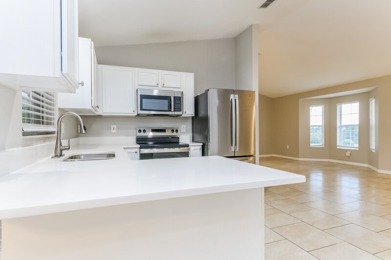 2,085/Mo, 10433 Calle de Flores Dr Clermont, FL 34711 Kitchen View 2
