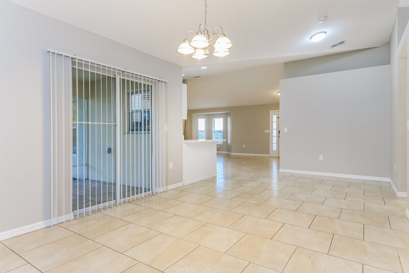 2,085/Mo, 10433 Calle de Flores Dr Clermont, FL 34711 Family Room View 2