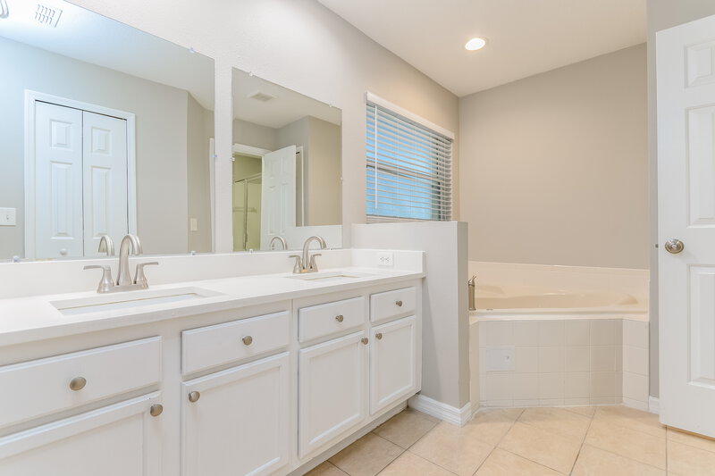 2,085/Mo, 10433 Calle de Flores Dr Clermont, FL 34711 Main Bathroom View