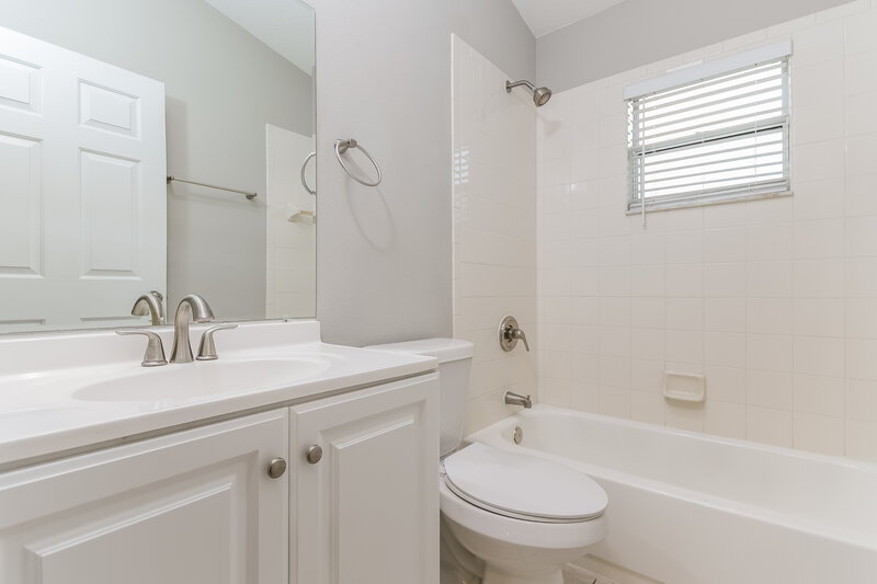 2,085/Mo, 10433 Calle de Flores Dr Clermont, FL 34711 Bathroom View