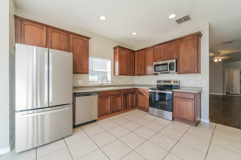 1,995/Mo, 4316 Creeks Run Blvd Kissimmee, FL 34746 Kitchen View